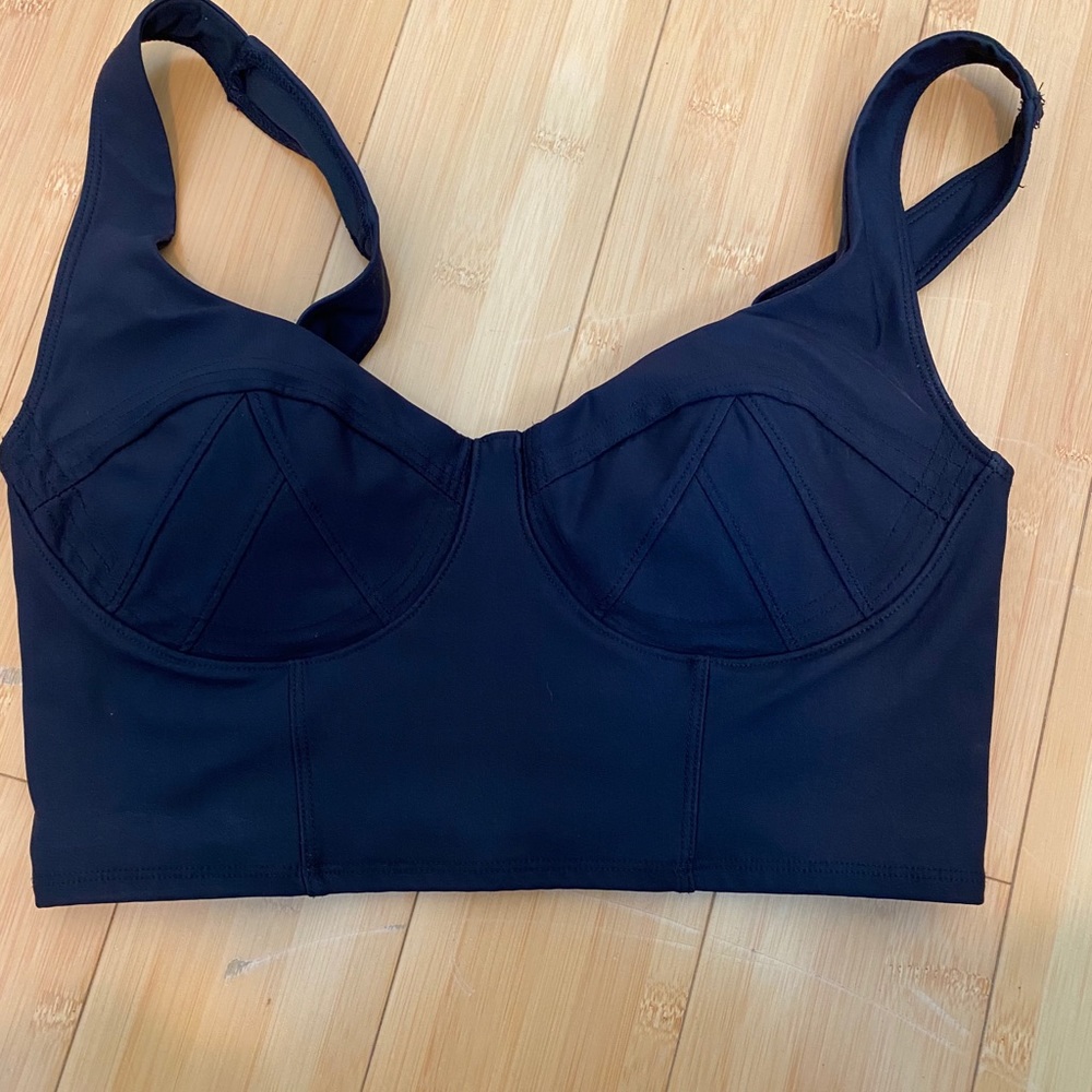 crops top/sports bra